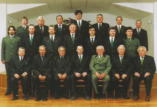 Členové mysliveckého sdružení "HÁJ" v roce 2005 